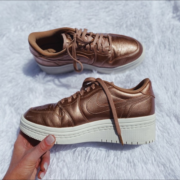 ❌SOLD❌rose gold Nike Air Jordan’s - Picture 5 of 8